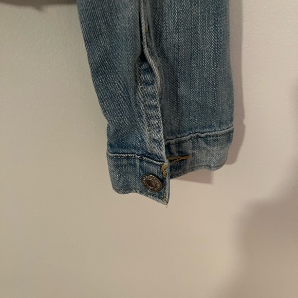 Levi’s Light Wash Jean Jacket - Picture 5 of 5